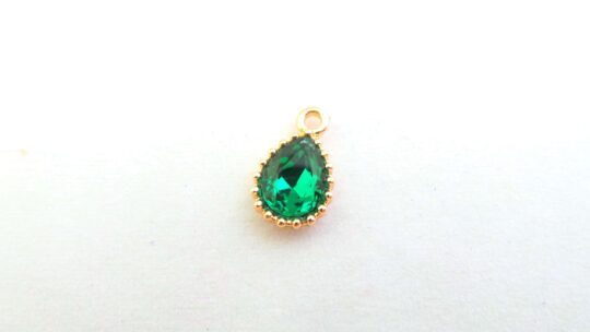 hanger druppel 13x8mm groen / goud ( per stuk )